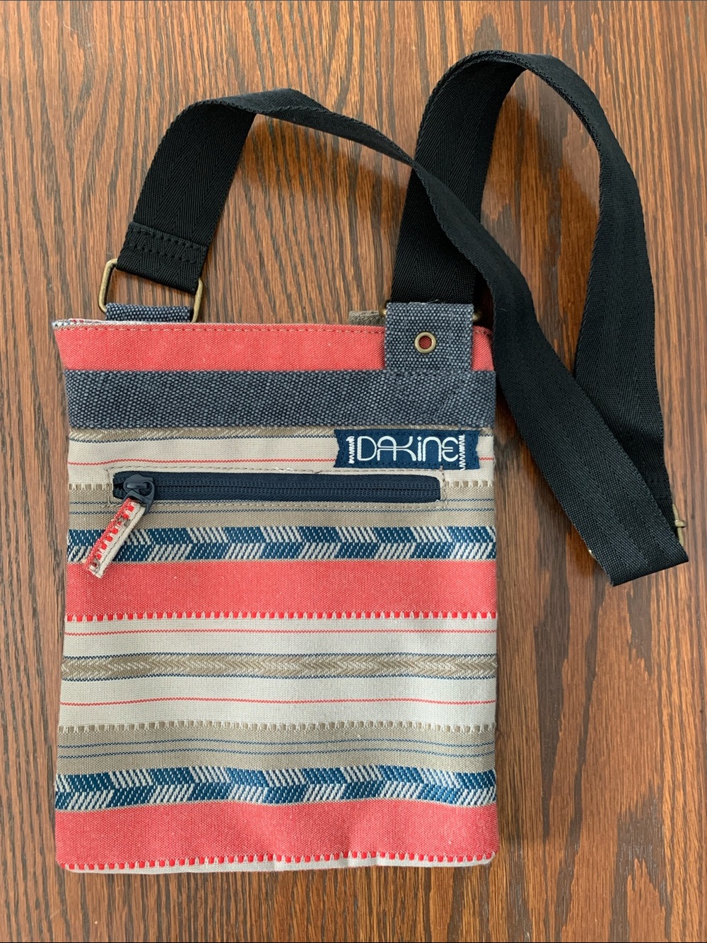 {Dakine} NWOT Red & Navy Striped Crossbody Bag